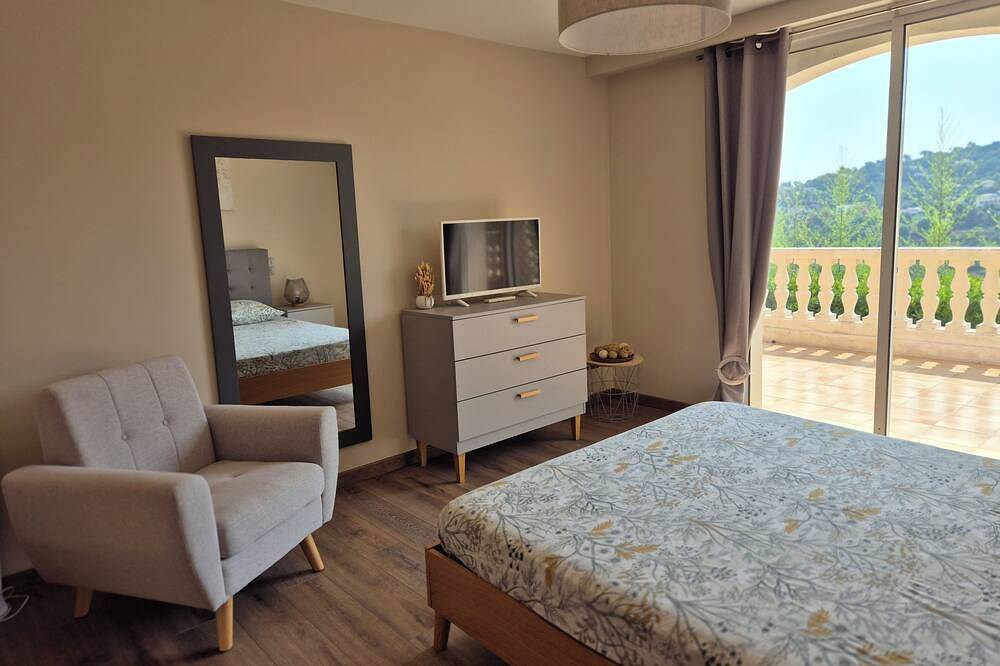 Auf den Höhen von Cannes, schönes Haus, 3 Schlafzimmer, Pool in Vallauris, Mittelmeerküste (Frankreich)