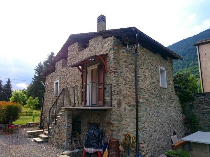 Location de vacances pour 5 personnes, avec vue et jardin à Teglio