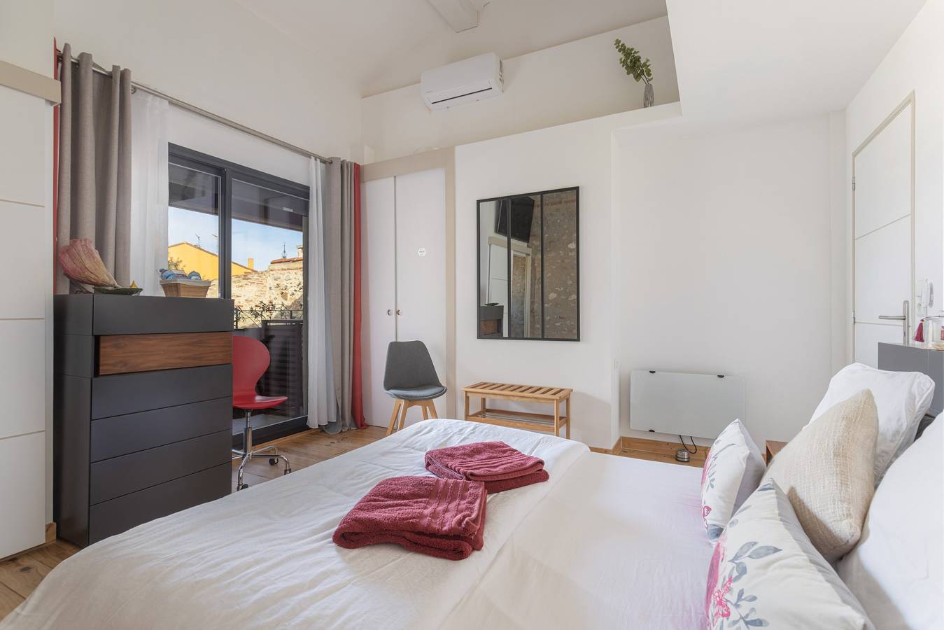 Chambre d’hôtes « Caraïbes » avec terrasse partagée, Wi-Fi et climatisation in Bages (Pyrénées-Orientales), Côte d'Améthyste