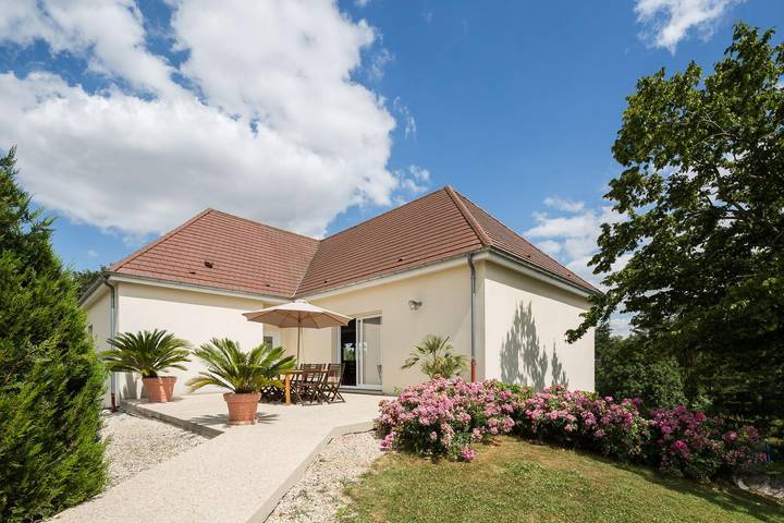 Gîte pour 14 personnes, avec Terrasse et Jardin à Longchamp-sur-Aujon