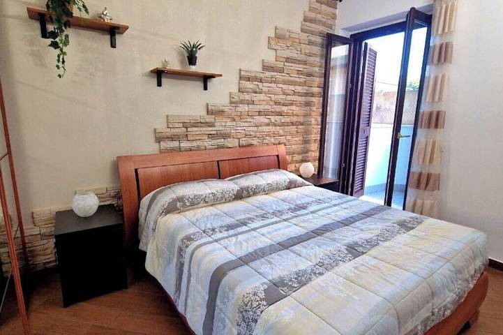 Ganze Wohnung, Apartment 5 Min vom Flughafen, Self Check-in h24, Privater Garten, Wifi, A/C, Tv in Fiumicino, Rom Provinz