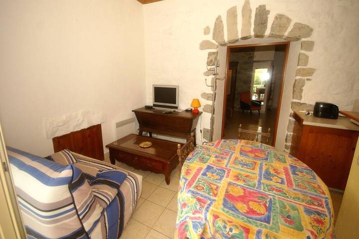 Location de vacances pour 5 personnes, avec Balcon ainsi que Jardin et Piscine à Lanas - 3