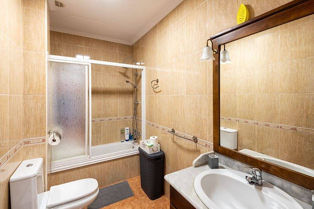 Entire apartment, Apartamento Con Terraza En Primera Linea in Corcubión, Costa da Morte
