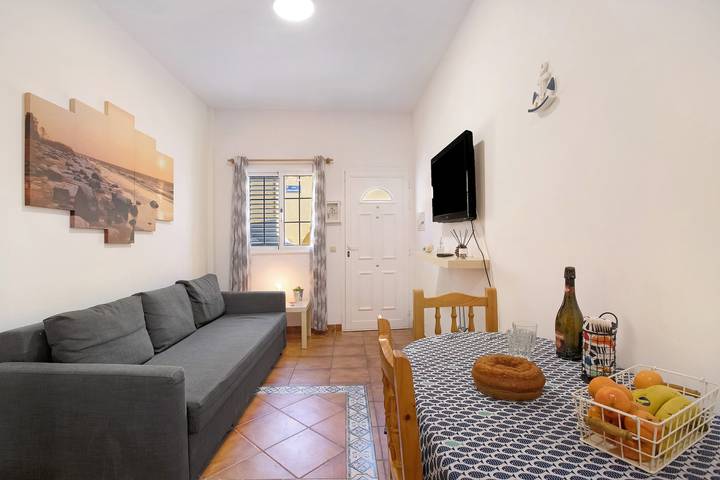 Hel lägenhet, Vacation Home "Las Arenas Bajo" close to the Sea with Wi-Fi in Las Arenas, Arico