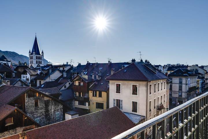 Gîte pour 4 personnes, avec vue sur le lac et balcon, adapté aux familles dans Office De Tourisme Lac D Annecy Rive Plein Soleil - 4