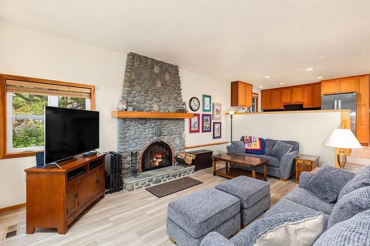 Vacation house for 16 people, with yard in Oregon Coast