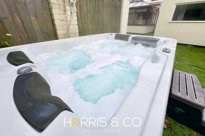 Holiday rental for 10 people, with hot tub and garden, child-friendly in Thornton-Cleveleys