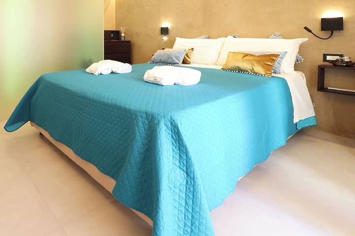 La Piazzetta Spa Room, a charming central accommodation with a private pool in Lama Monachile (Polignano a Mare), Polignano a Mare