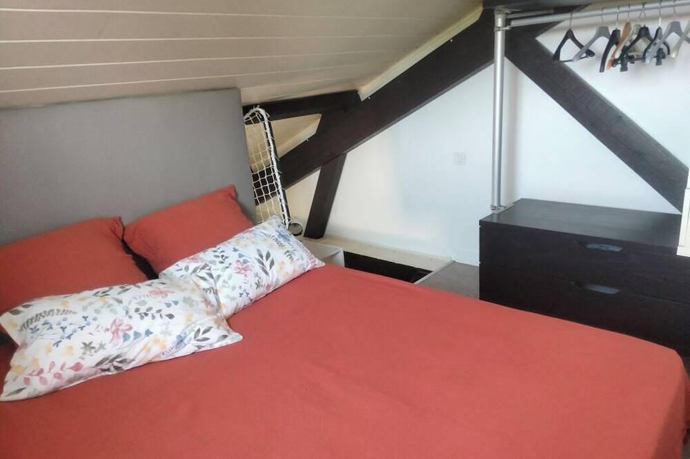 Entire apartment, Just 20 minutes from Les Puys and Le Zénith! 5 min from Riom Close to motorways. in Riom, Riom region