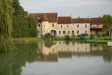 Gîte pour 4 personnes, avec piscine et jacuzzi ainsi que jardin et balcon dans Ernes