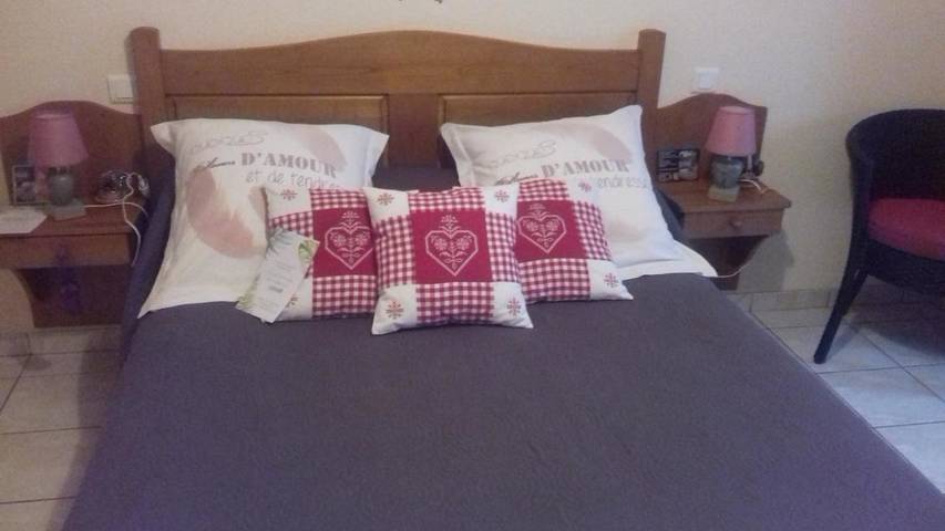 Location de vacances pour 2 personnes, avec sauna et vue ainsi que terrasse et jardin, animaux acceptés à La Canourgue - 3