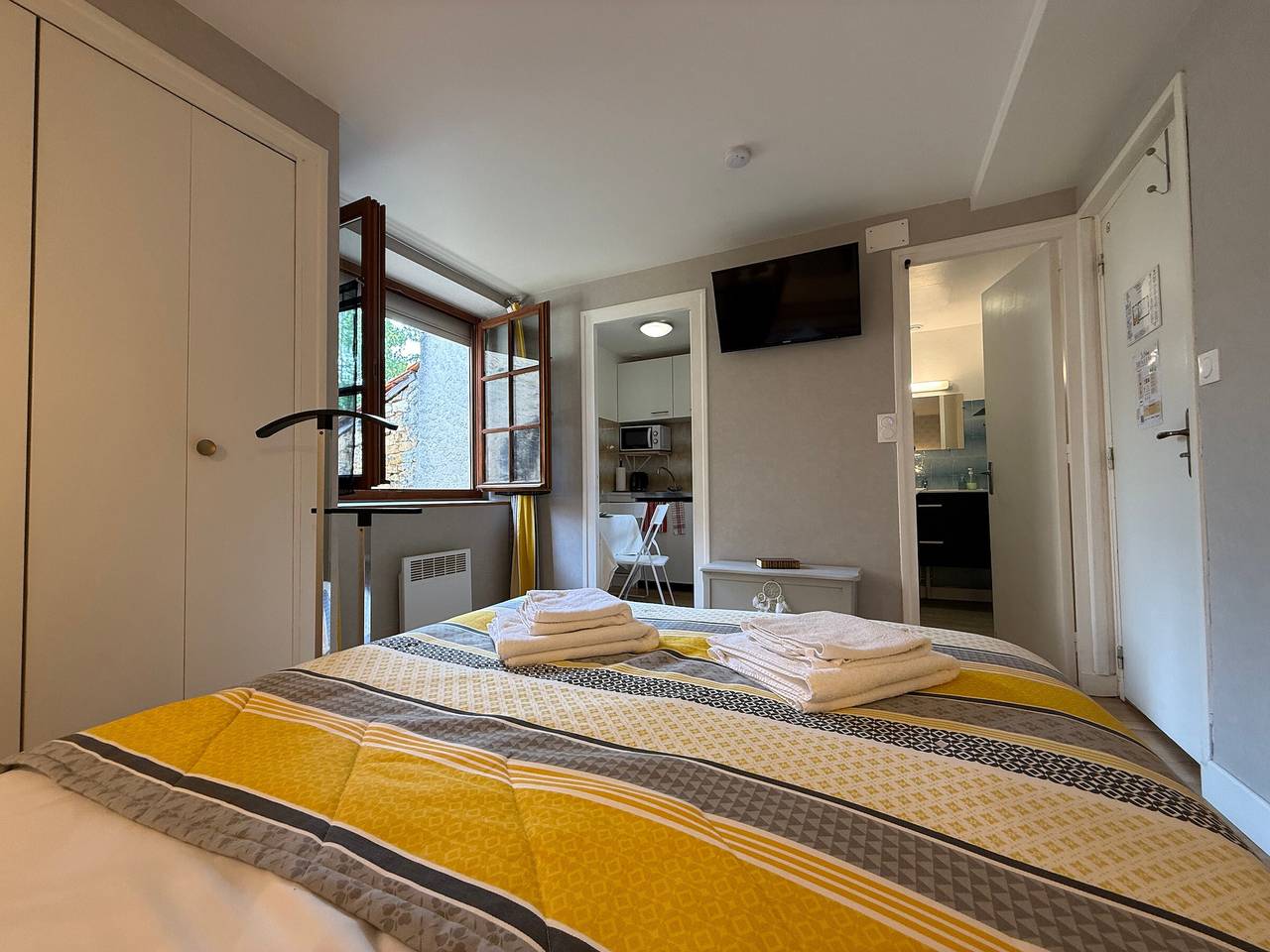 Entire studio, Peaceful studio in Excideuil, pets welcome in Excideuil, Périgord Vert