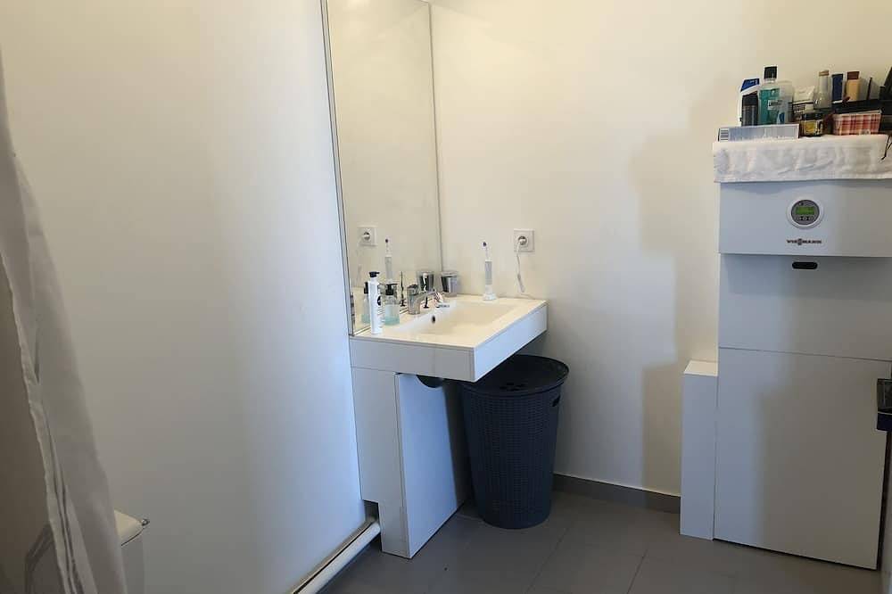Entire apartment, Cœur de Montreuil in Montreuil, Seine-Saint-Denis