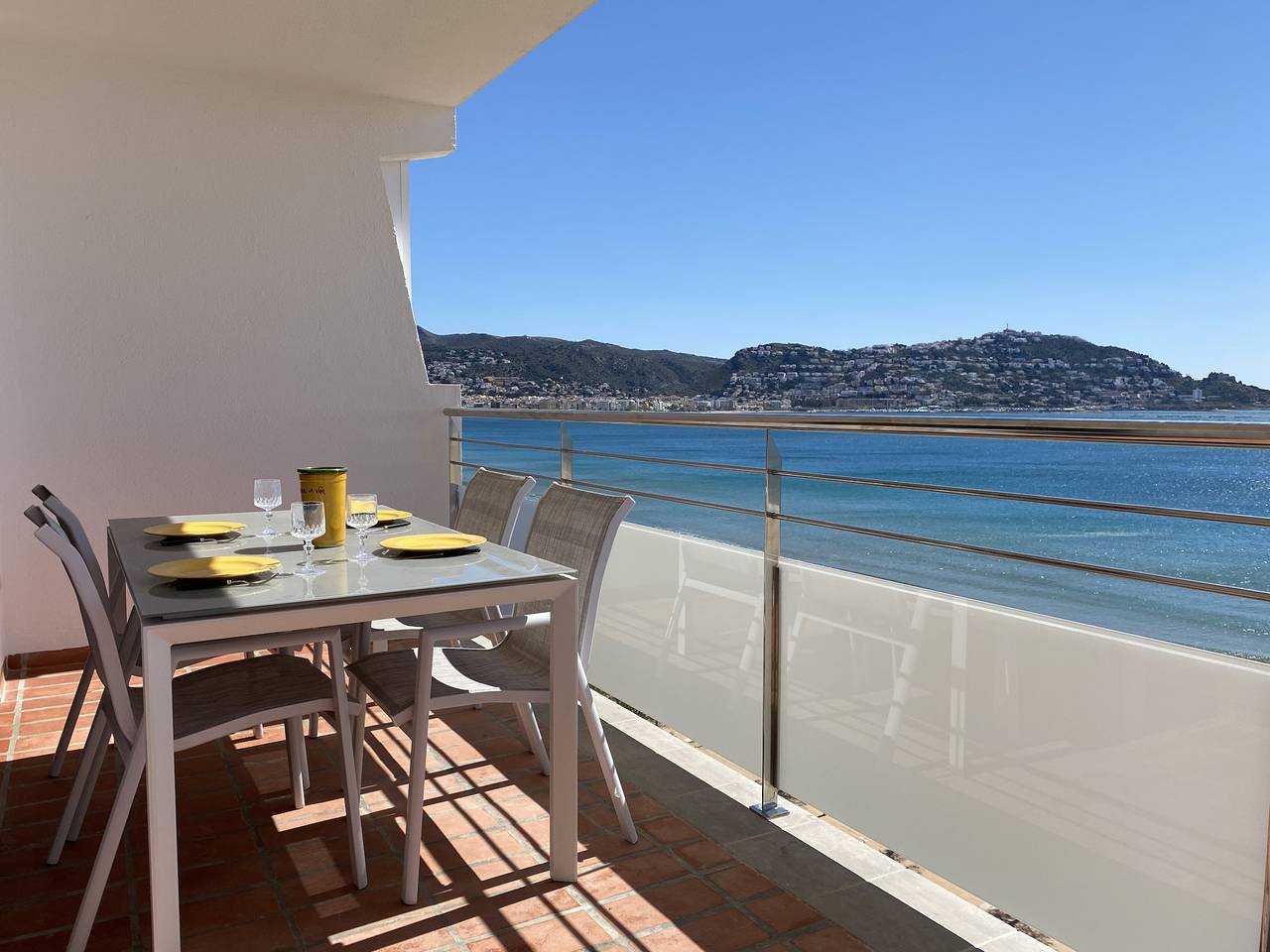 Appartement entier, Appartement de vacances pour 4 personnes avec balcon in Santa Margarida, Roses