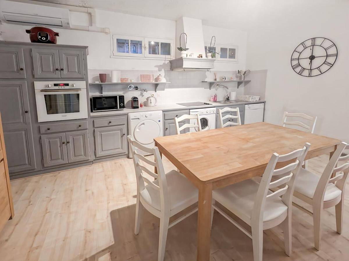 Appartement entier, Charmant T3 dans un mas provençal proche Avignon in Pujaut, Région de Nîmes