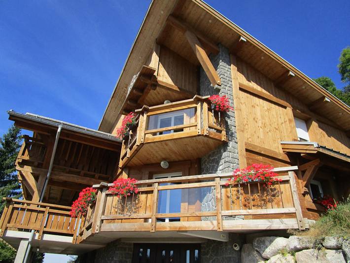 Chalet pour 20 personnes, avec Balcon et Jacuzzi ainsi que Terrasse et Jardin