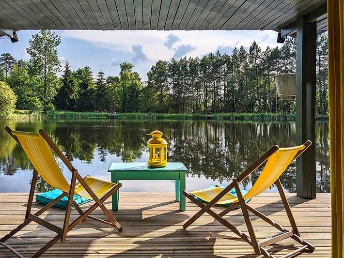 Gîte pour 2 personnes, avec vue sur le lac ainsi que jardin et piscine à Milhac-de-Nontron