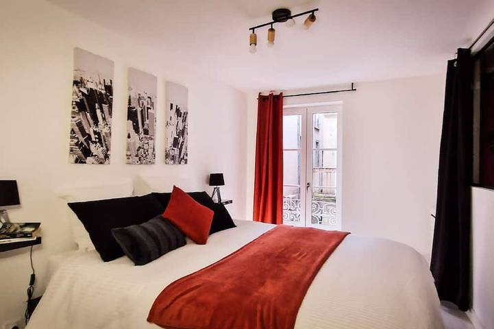 Entire apartment, L'Indus 3* Netflix, Disney+, Wifi, Coeur de Bastide in Villefranche-de-Rouergue, Aveyron