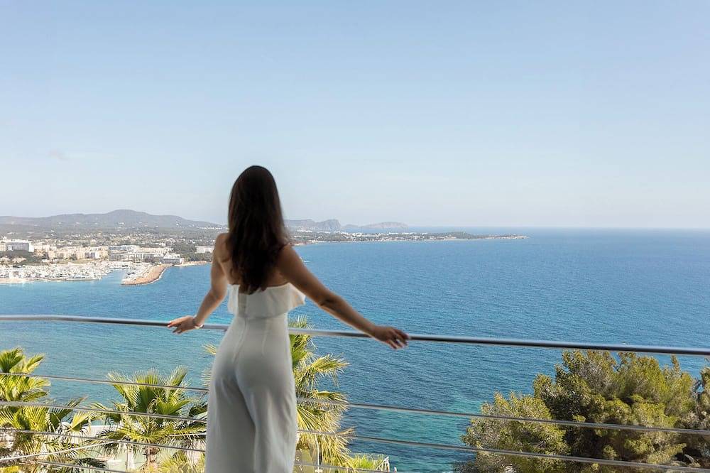 Villa de Lujo con Vistas al mar en Santa Eulalia in Santa Eulària des Riu, Côte d’Ibiza