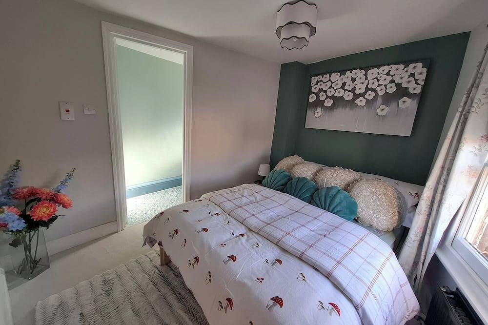 Entire apartment, Stroud - Apartment - Sleeps 2 - City Centre in Stroud, Gloucestershire