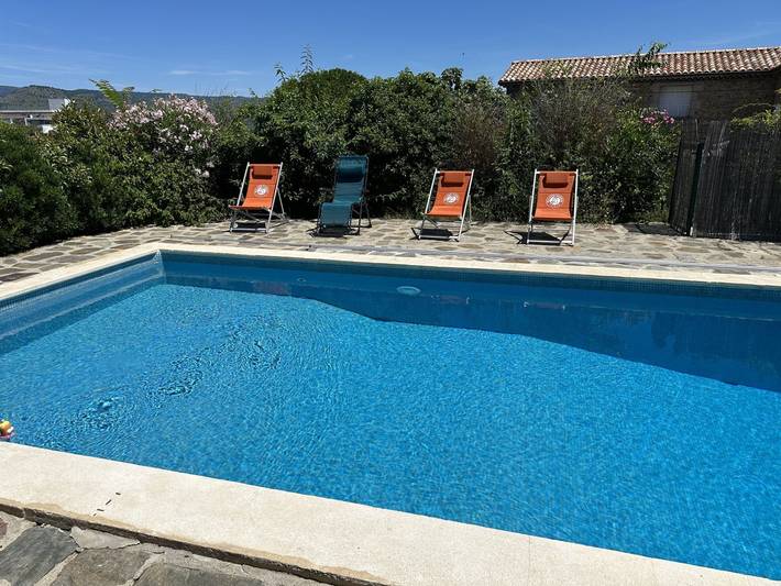 Gîte pour 20 personnes, avec terrasse ainsi que piscine et jardin en Ardèche - 2