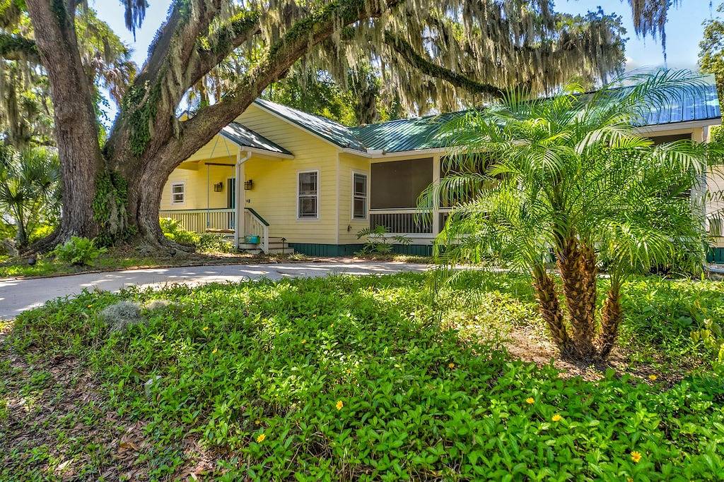 Charming 2Br Uptown Cottage - Artsy & Vibrant! in St. Augustine, St. Johns County