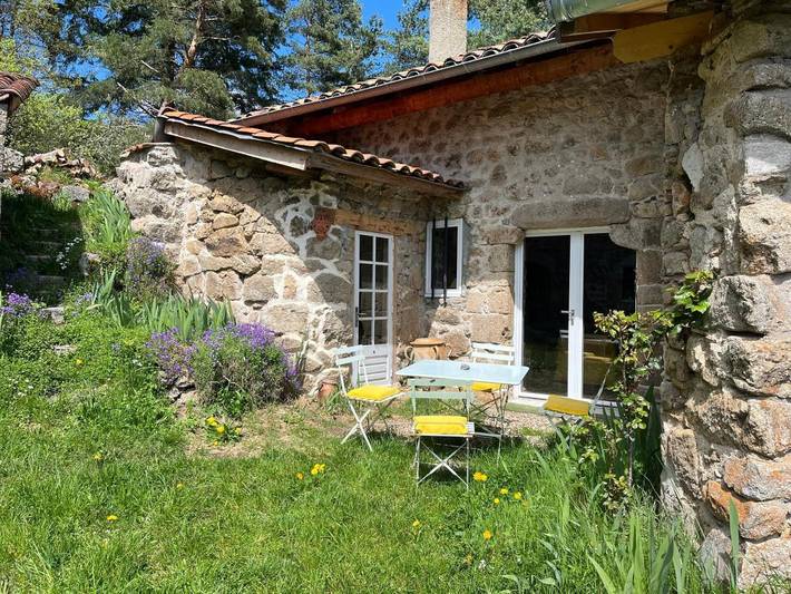 Gîte pour 4 personnes, avec jardin et terrasse à Usson-en-Forez