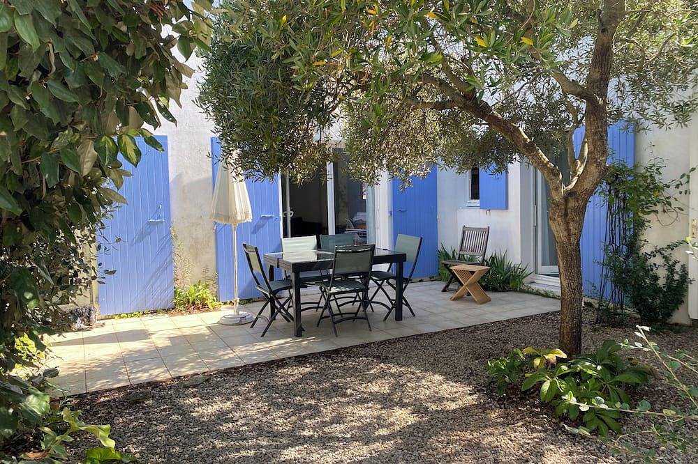 Bright single-storey house with enclosed garden in Les Portes-en-Ré in Les Portes-en-Ré, Ile de Re