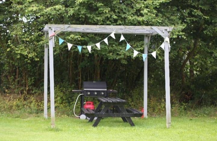 Tente pour 2 personnes, avec Jardin ainsi que Vue et Vue sur le lac dans Mayenne - 3