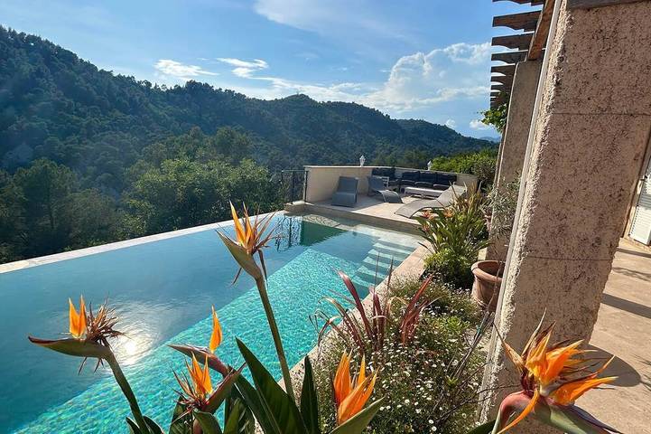 Location de vacances pour 6 personnes, avec jardin à L'Escarène