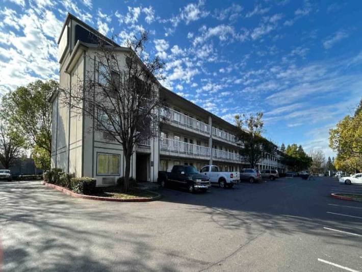 Ganze Wohnung, 1 Queensize-Bett | Mobilität | Nsmk | Küche in Sacramento County