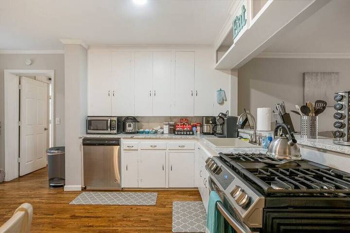 Vacation rental for 8 people, with balcony and yard, with pets in Tulsa