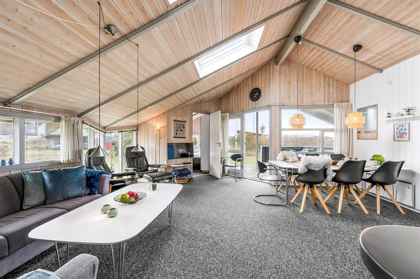 Beautiful home in Hvide Sande w/ Wifi, 4 Bedrooms and Sauna in Nørre Lyngvig, Hvide Sande