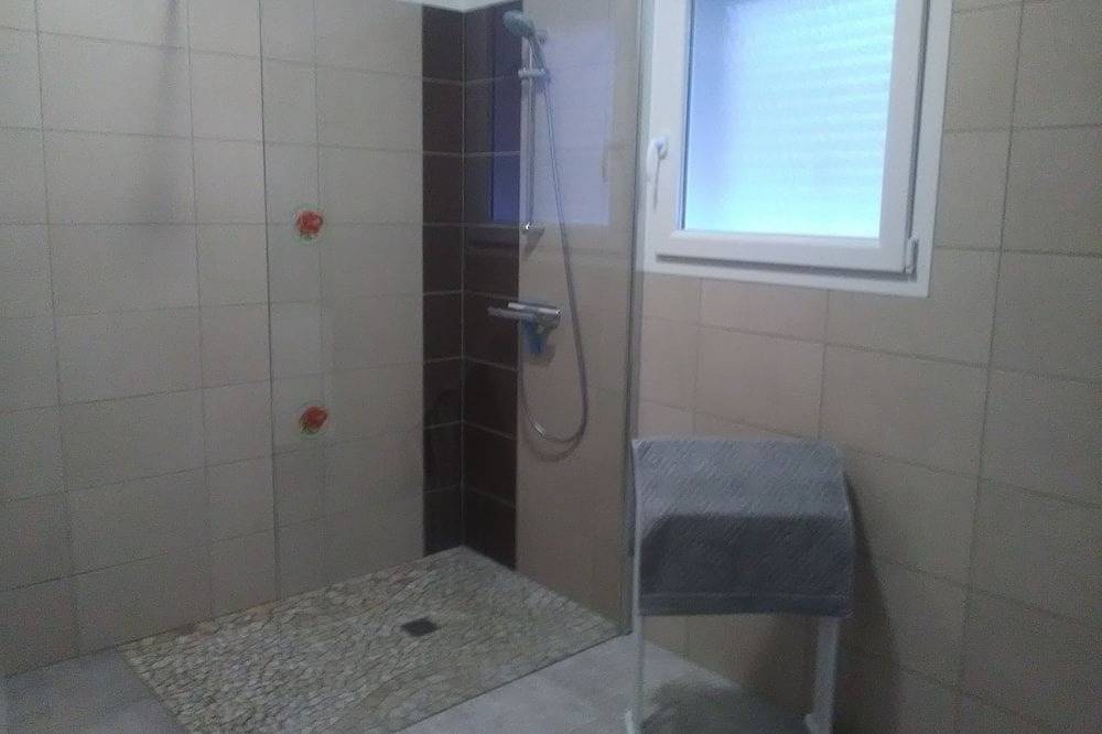 Villa tranquila con aire acondicionado y piscina privada. in Labeaume, Ardèche