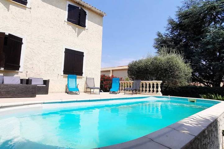 Location de vacances pour 10 personnes, avec Jardin à La Farlède