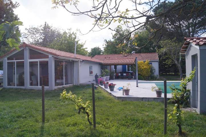 Chambre d’hôte pour 4 personnes, avec Terrasse ainsi que Jardin et Piscine