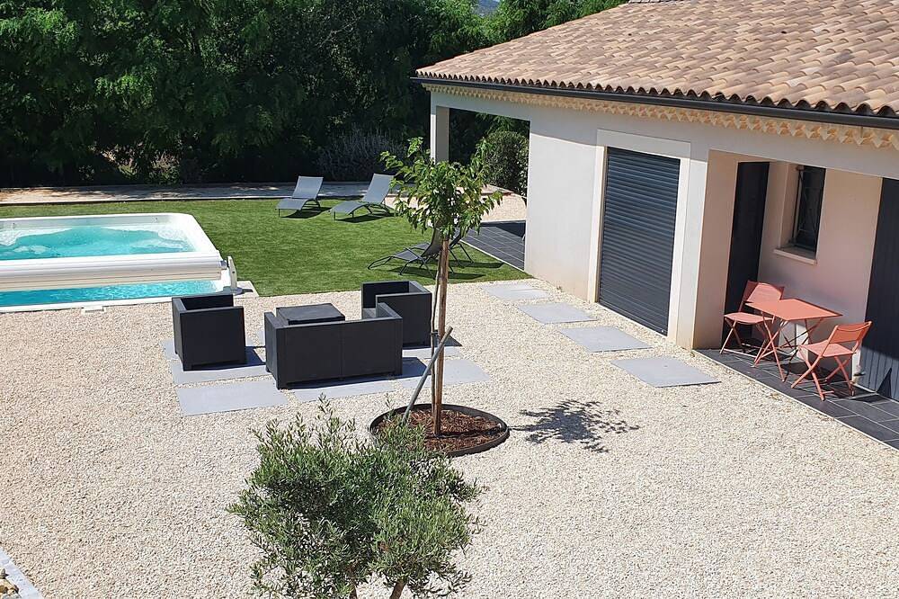La Villa Beau Soleil in Saint-Julien-de-Peyrolas, Region de Nimes