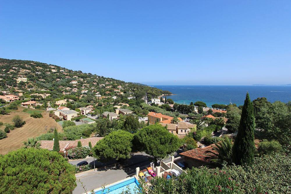 Le Lavandou-Aiguebelle-vue mer- piscine chaufée- plage 300m - garage - clima in Le Lavandou, Parc national de Port-Cros