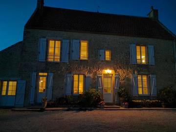 Gîte pour 7 personnes, avec terrasse et jardin à Longues-sur-Mer