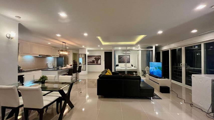 Vacation rental for 8 people, with balcony in Phuket Province