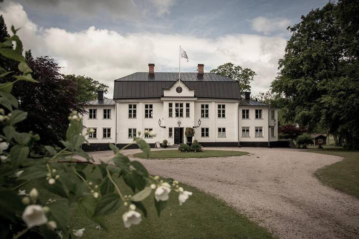 Ferienwohnung für 2 Personen, mit Terrasse und Garten sowie Ausblick in Tibro
