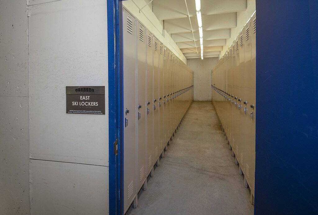 Ganze Wohnung, Steps from Riverfront Gondola, Modern Cozy Condo, Free Underground Parking in Avon, Beaver Creek