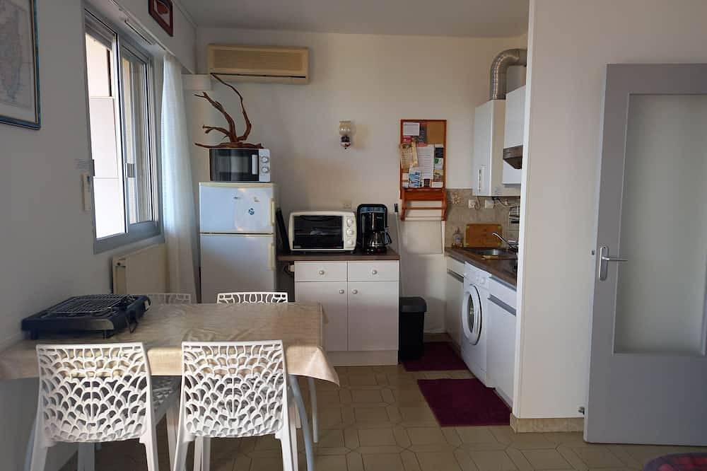 Appartement entier, Appart. Ajaccio Sanguinaires T1Bis - vue superbe - plage Marinella  à 150 m in Ajaccio, Golfe D'Ajaccio