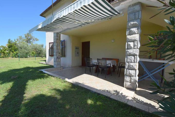 Ferienwohnung für 6 Personen, mit Terrasse in Njivice - 2