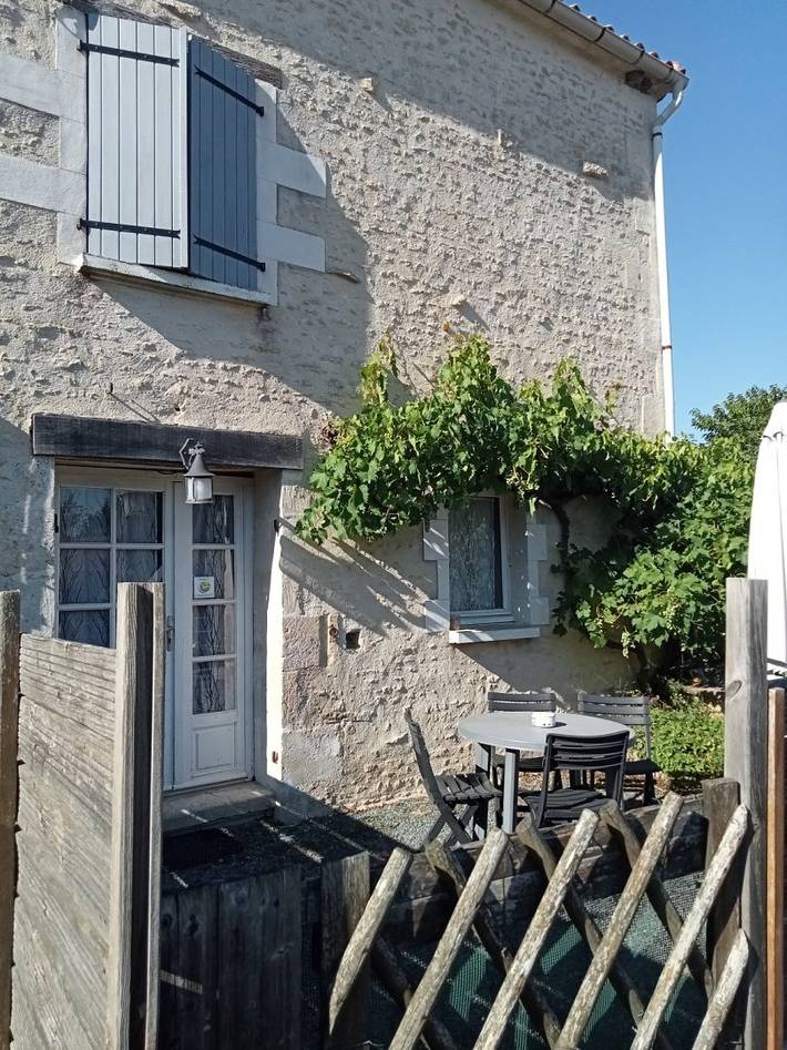 Gîte pour 2 personnes, avec jardin, animaux acceptés à Maillé