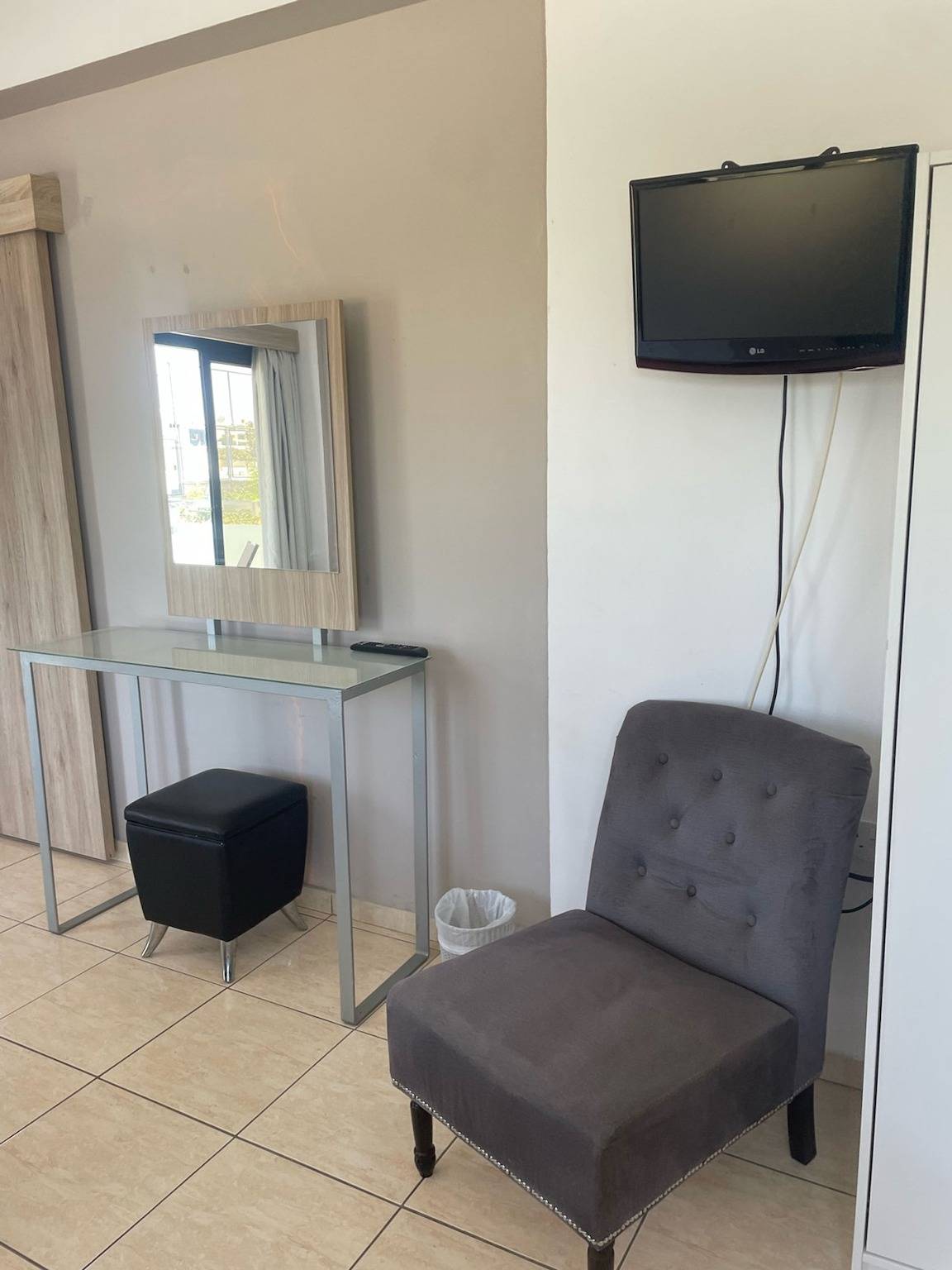 Entire apartment, Suite 001 at Valentina Apartments, Paphos: Cosy Comfort for Two in Paphos, South Cyprus