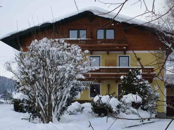 Ferienwohnung für 4 Personen, mit Balkon und Garten sowie Ausblick, kinderfreundlich am Mondsee