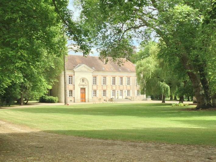 Maison de vacances pour 32 personnes, avec jardin et vue dans Yonne