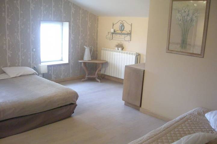 Location de vacances pour 7 personnes, avec piscine à Chalais - 2