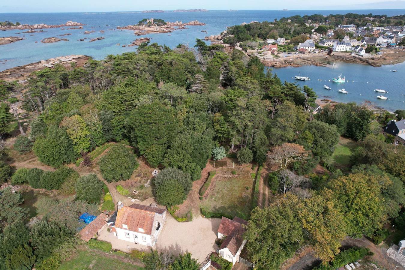 La Maison de la Plage à 6 in Trégastel, Côte de Granit Rose